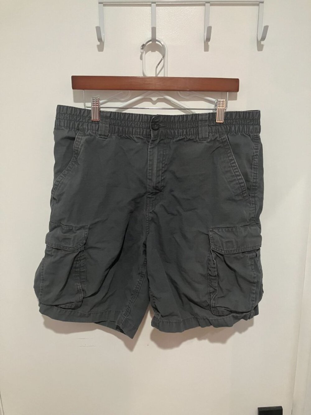Outdoor Life Men's Charcoal Gray Cargo Shorts Elastic Waist Utility Pockets Size